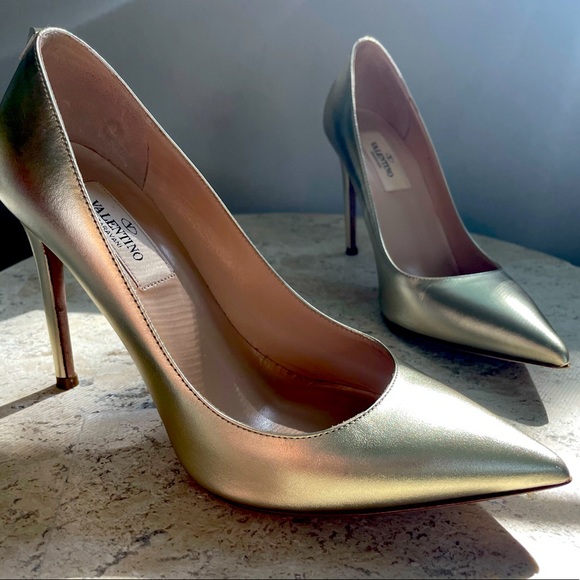 Valentino Garavani “new plain” gold leather heels
